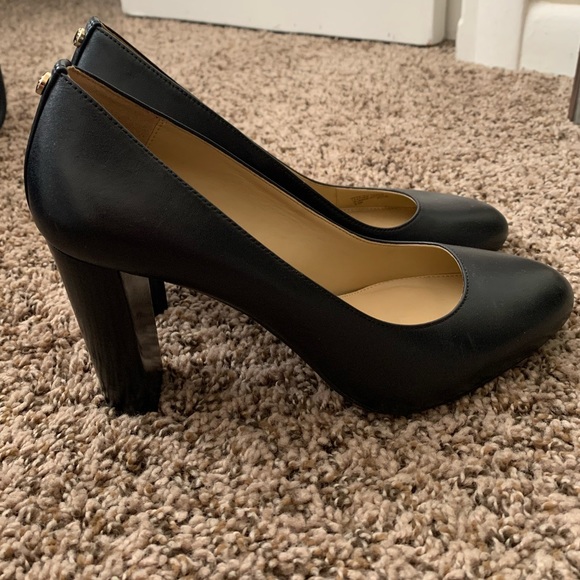 Michael Kors Round Toe Chunky Pump - Picture 5 of 10
